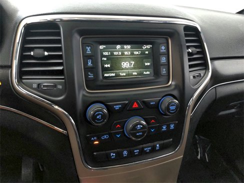 Used 2017 Jeep Grand Cherokee Limited image 32