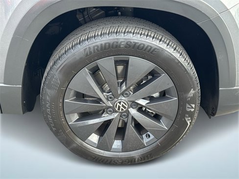 Certified 2022 Volkswagen Taos S image 6