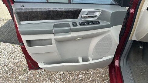 Used 2010 Dodge Grand Caravan SXT image 2