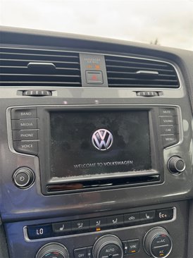 Used 2016 Volkswagen e-Golf SE w/ DC Fast Charging Package image 5