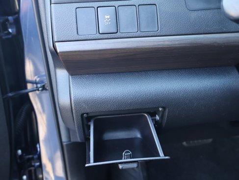 Used 2017 Toyota Camry LE image 18
