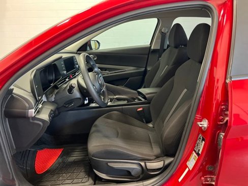 Used 2022 Hyundai Elantra SE image 9