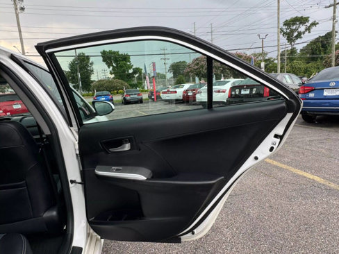 Used 2014 Toyota Camry SE image 14
