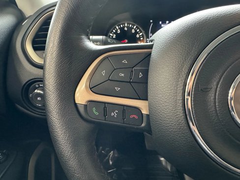 Used 2017 Jeep Renegade Latitude w/ Popular Equipment Group image 34