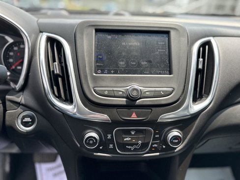 Used 2020 Chevrolet Equinox LT image 22