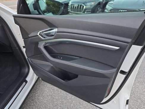 Used 2021 Audi e-tron Premium w/ Convenience Plus Package image 43