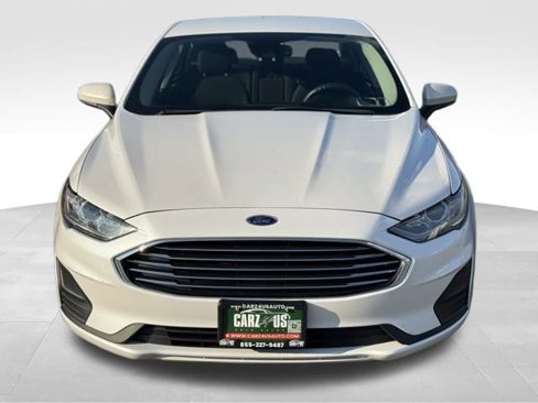 Used 2019 Ford Fusion SE image 2
