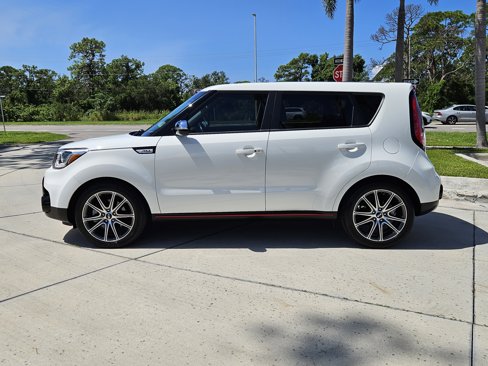 Certified 2018 Kia Soul ! w/ Tech Package image 4