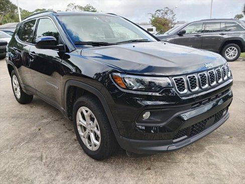 Certified 2024 Jeep Compass Latitude image 3