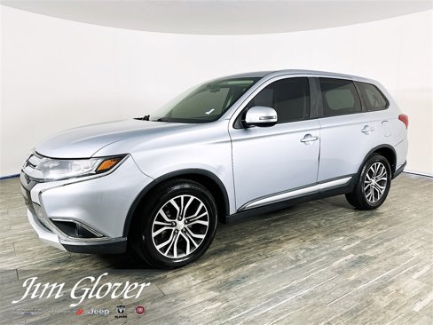 Used 2017 Mitsubishi Outlander SE image 4
