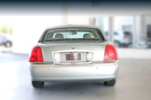 Used 2005 Lincoln Town Car Signature Limited image 4