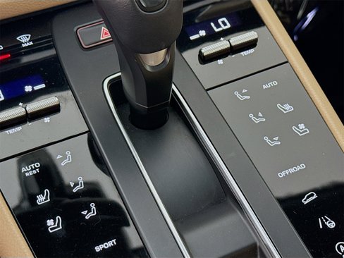 Certified 2022 Porsche Macan image 17