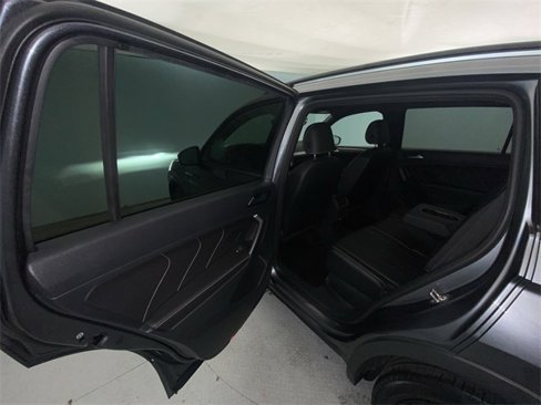 Used 2022 Volkswagen Tiguan SE R-Line image 23