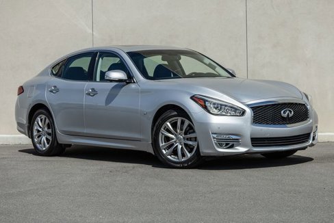 Used 2017 INFINITI Q70 3.7 image 17