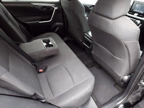 Used 2021 Toyota RAV4 LE image 32