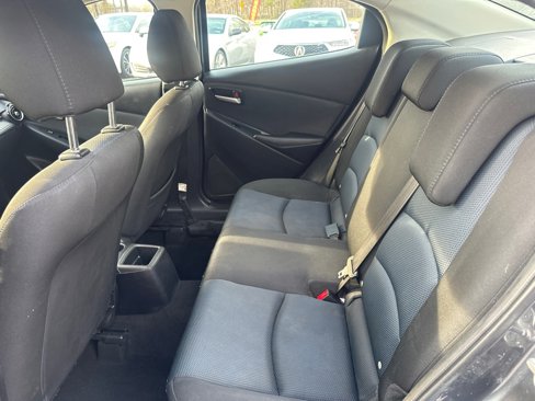 Used 2019 Toyota Yaris LE image 12