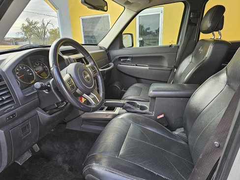 Used 2012 Jeep Liberty Limited image 13