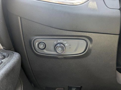 Used 2023 Chevrolet Equinox LT image 17