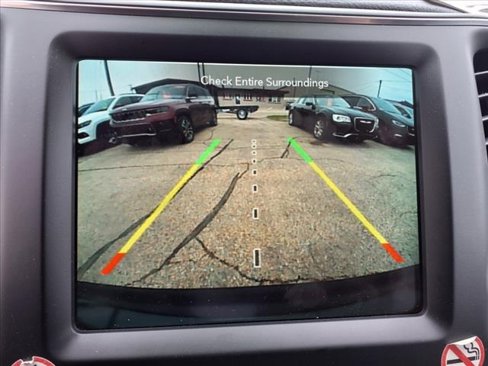 Used 2023 Jeep Cherokee Altitude Lux image 10
