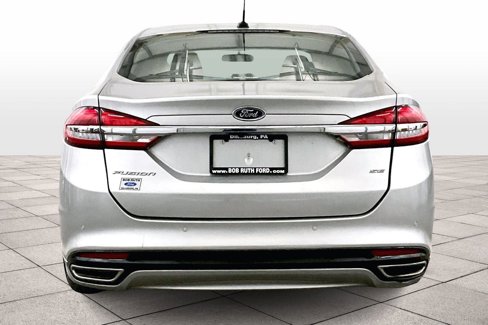 Used 2017 Ford Fusion SE w/ Fusion SE Technology Package image 5