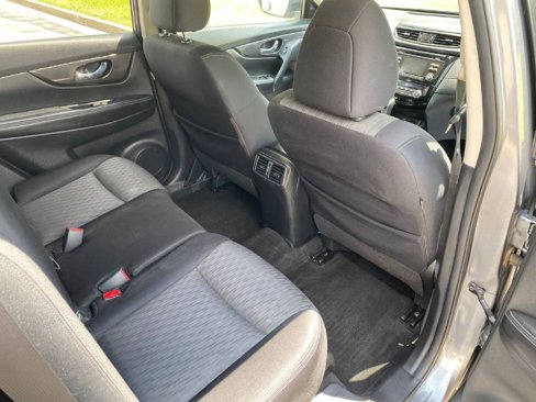 Used 2017 Nissan Rogue SV image 10