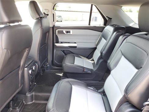 Used 2022 Ford Explorer XLT w/ Equipment Group 202A image 11