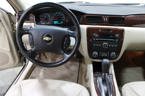Used 2011 Chevrolet Impala LTZ image 2