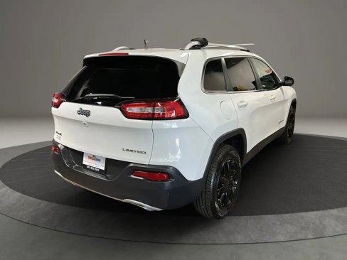 Used 2017 Jeep Cherokee Limited image 4