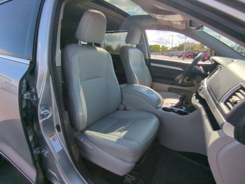 Used 2015 Toyota Highlander XLE image 31