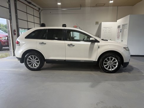 Used 2011 Lincoln MKX AWD w/ 101A Rapid Spec Order Code image 2