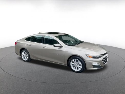 Used 2024 Chevrolet Malibu LT image 2