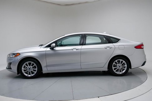 Used 2019 Ford Fusion SE image 2