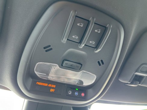 Used 2024 Chevrolet Trax RS w/ Sunroof Package image 32