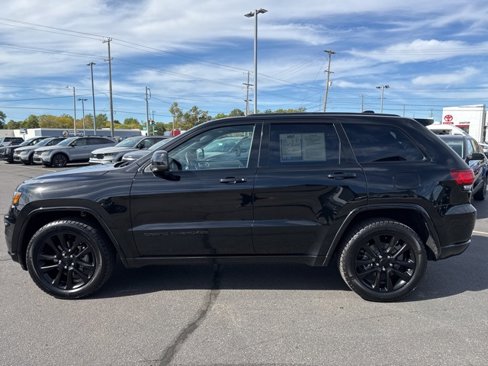 Used 2020 Jeep Grand Cherokee Altitude image 4