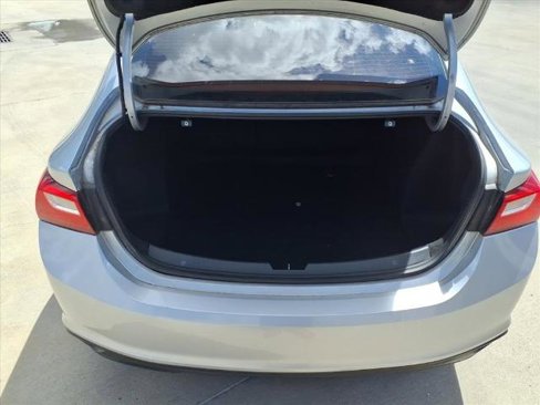 Used 2018 Chevrolet Malibu LT image 15