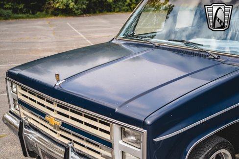 Used 1985 Chevrolet Suburban 2WD image 12