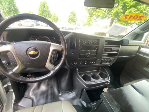 Used 2017 Chevrolet Express 3500 image 23