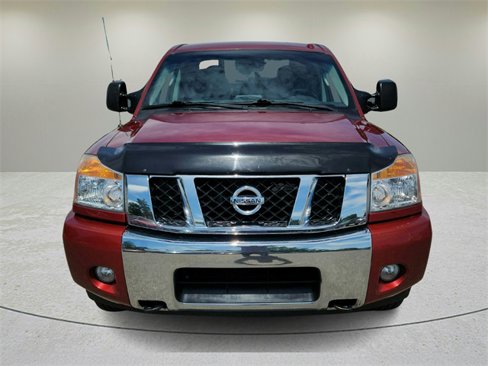 Used 2015 Nissan Titan SV image 2