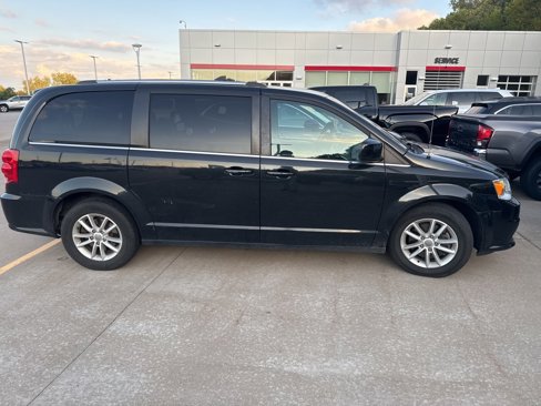 Used 2018 Dodge Grand Caravan SXT image 10