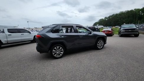 Used 2021 Toyota RAV4 XLE Premium image 5