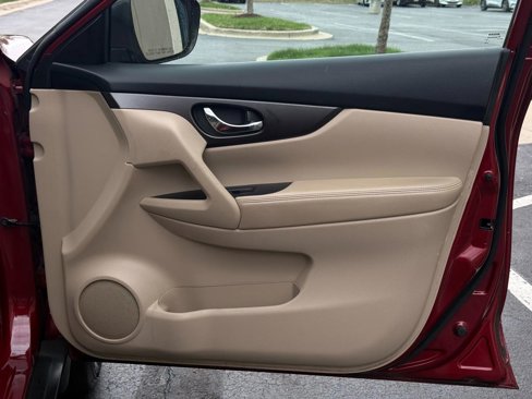 Used 2014 Nissan Rogue SV w/ SV Family Package image 23