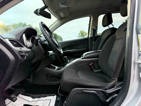 Used 2020 Dodge Journey SE image 15