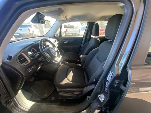 Used 2017 Jeep Renegade Latitude image 9