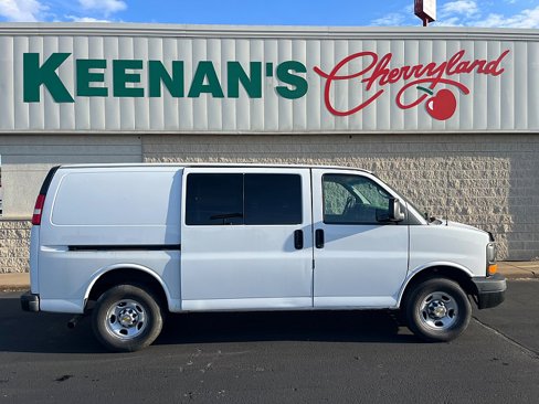 Used 2012 Chevrolet Express 2500 image 4