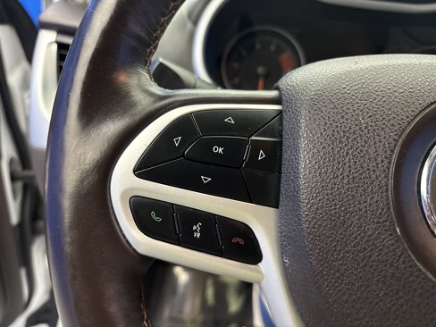 Used 2018 Jeep Cherokee Overland w/ Technology Group image 15