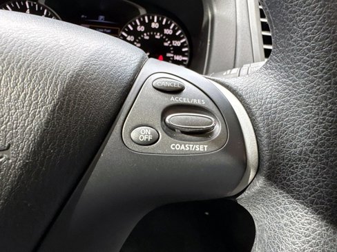 Used 2020 Nissan Pathfinder S image 22