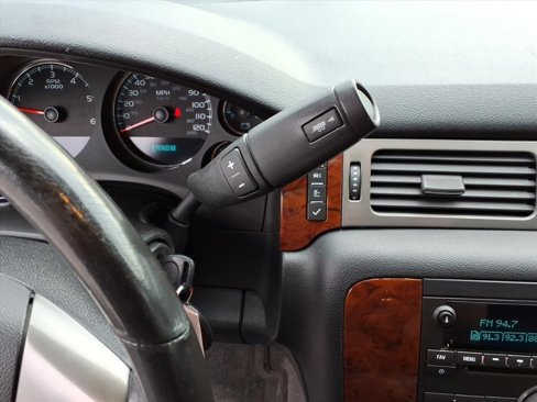 Used 2013 Chevrolet Suburban LT image 21
