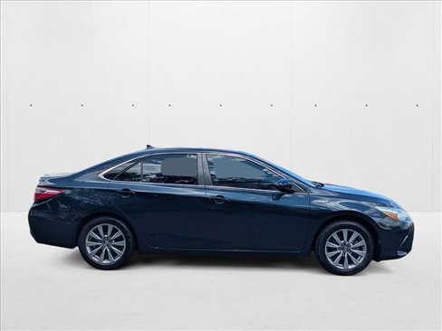 Used 2017 Toyota Camry XLE image 4