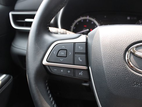 Used 2022 Toyota Highlander XLE image 14
