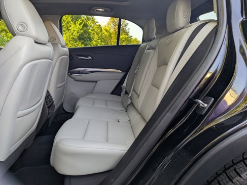 Used 2019 Cadillac XT4 Luxury w/ Cold Weather Package image 9